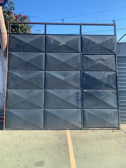 Portão  cor preta..