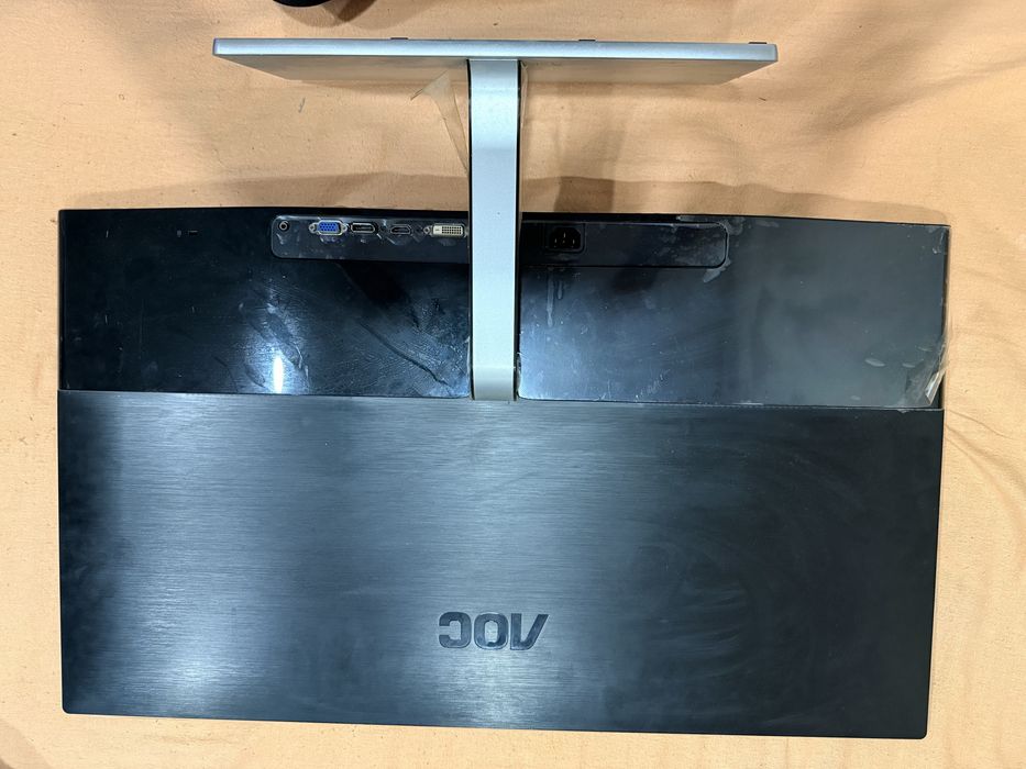 AOC monitor 31”5