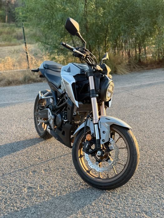 Moto cb125r 2023