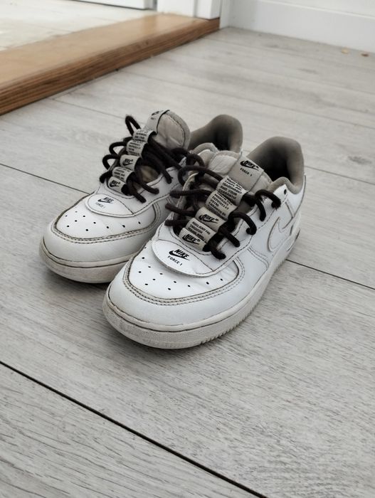 Buty buciki Nike rozm30
Na rzepy, skórzane