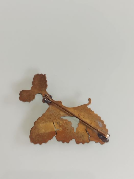 Lindo broche antigo em latão.. cão caniche