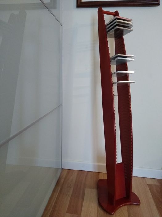 Estante para CDs em madeira