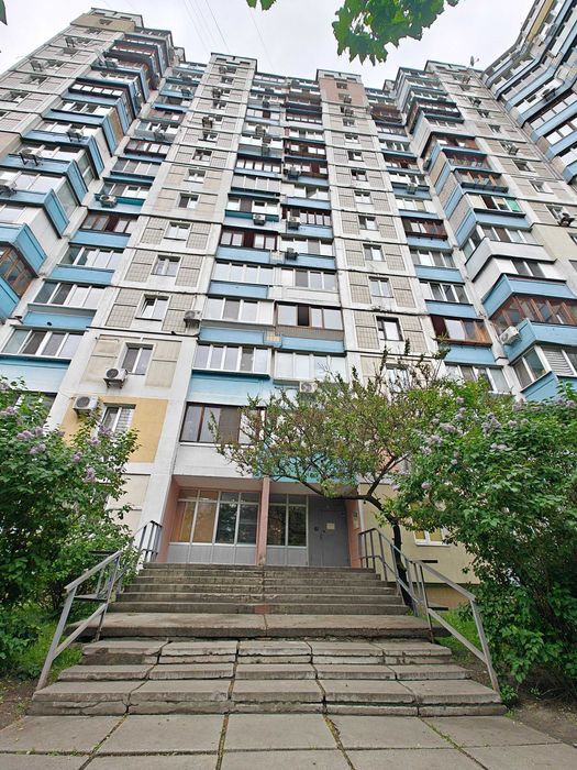 Продаж 3к квартири Григоренка 11а Київ метро Позняки Дарницький