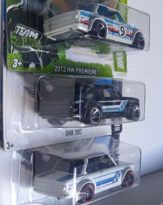 Conj 3 hot wheels BMW 2002