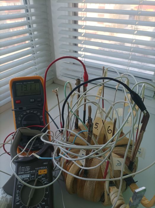 Трансформатор для зарядного или точечной сварки.