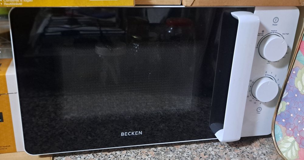 Microondas Becken 20L