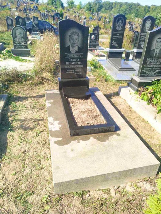 Догляд за могилами: прибирання, фарбування