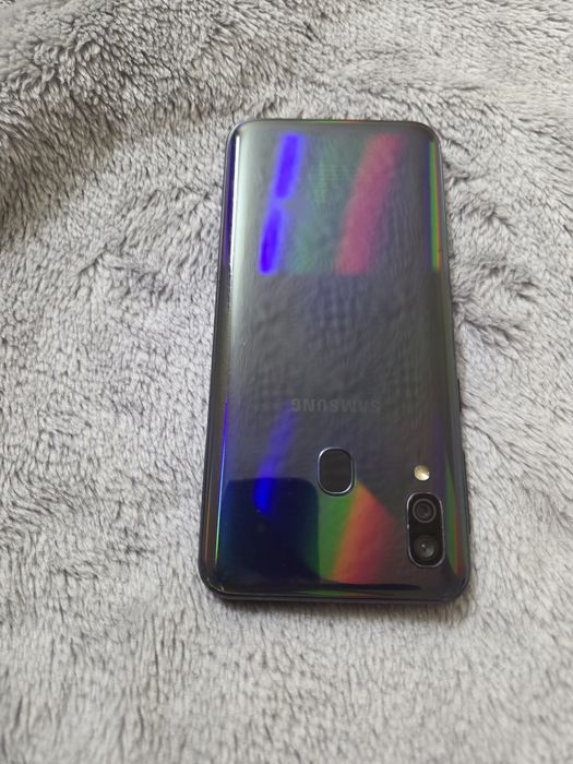 Samsung a40 64 ГБ / 4 ГБ 2 sim