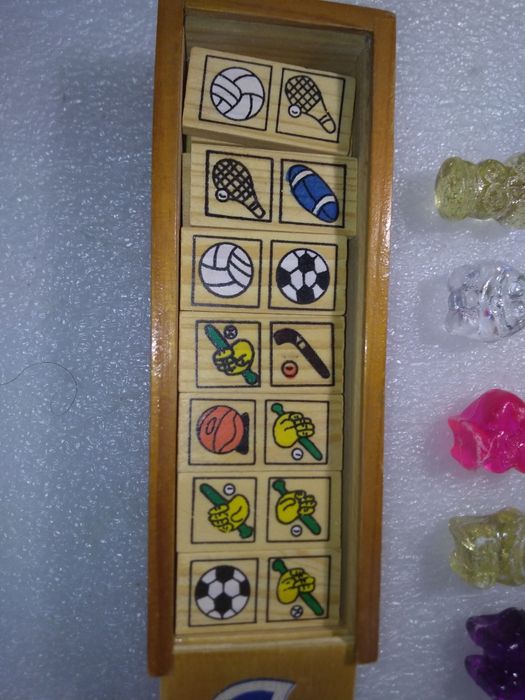 antigo dominó em madeira da Nestlé