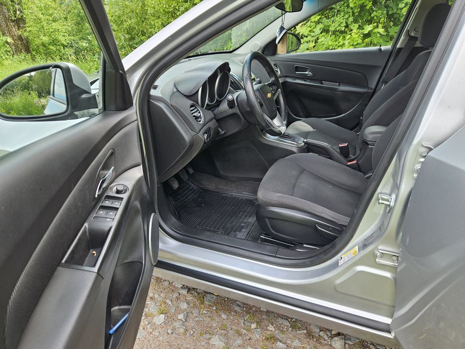 Chevrolet Cruze 2013  рік 1.7 дизель для військових