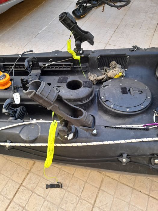 Kayak de pesca com motor eletrico