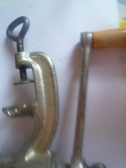 Máquina de picar carne manual, com ventosa, Made England ferro fundido