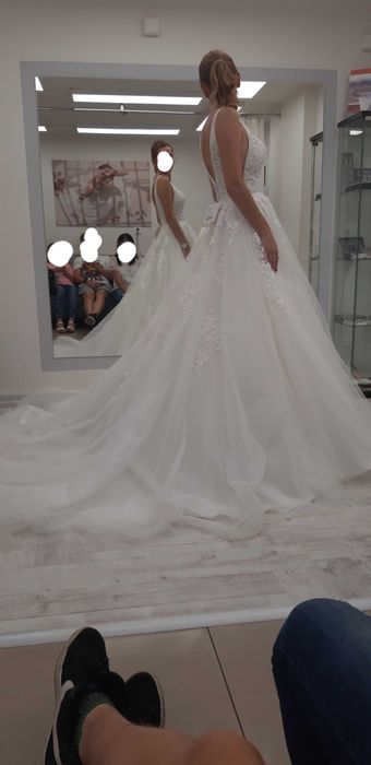 Suknia Ślubna z długim trenem