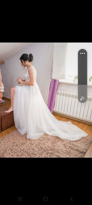 Suknia ślubna z trenem