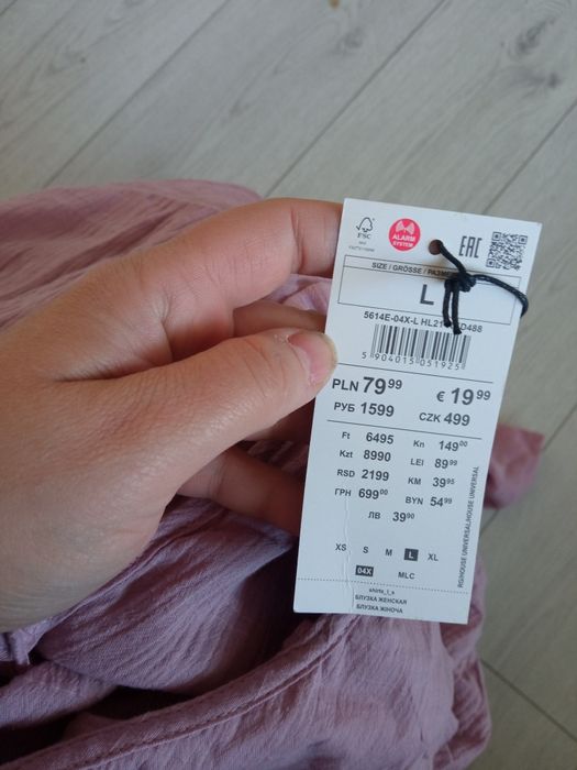 Śliczna bluzeczka z dużym kołnierzykiem