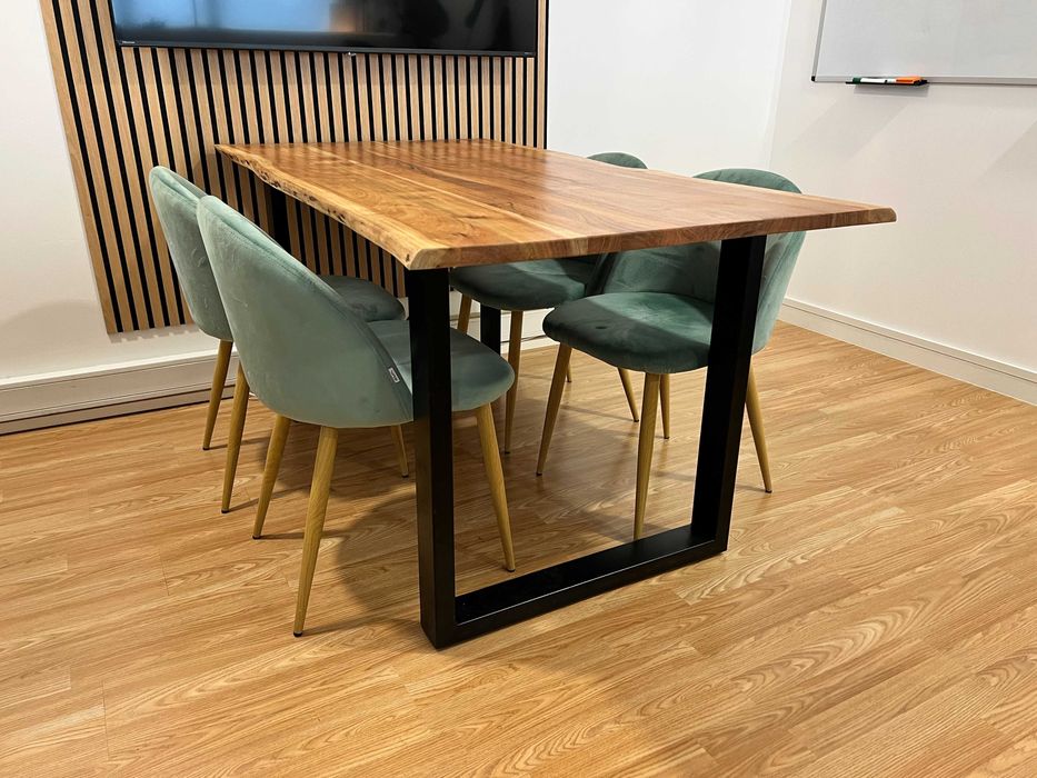 Mesa de Jantar ou Reuniões, em madeira