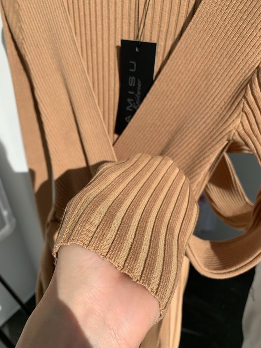 Шикарна сукня з декольте до коліна , s, m , L