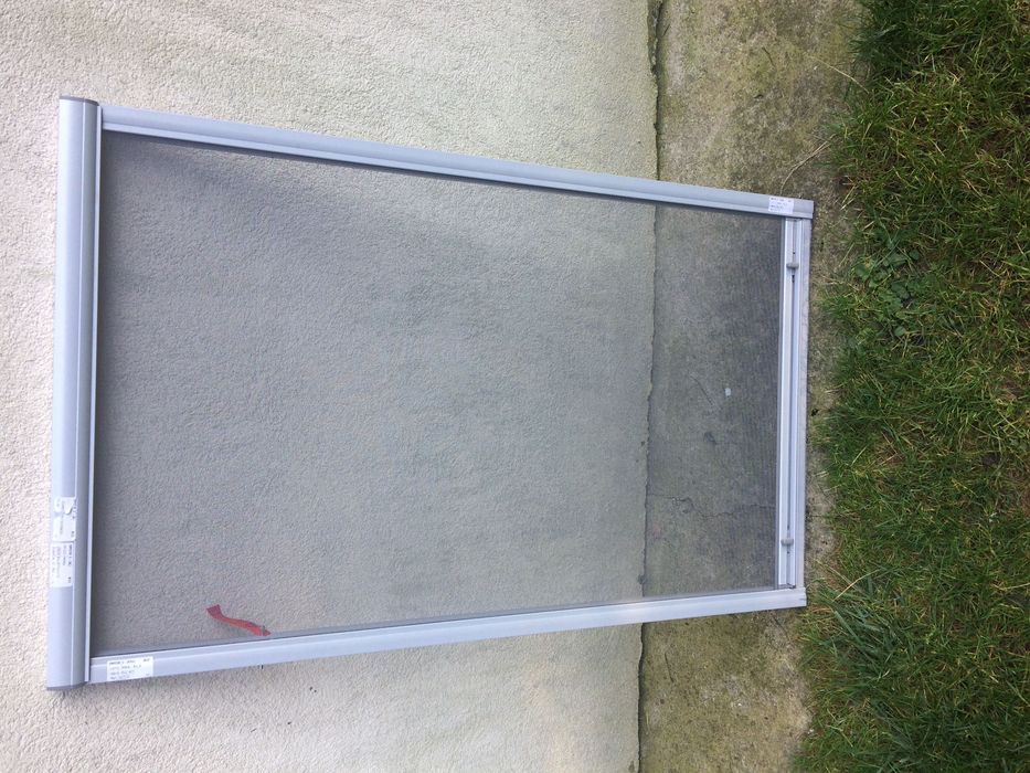 Moskitiera do okna dachowego uchylno-obrotowego i wysokoosiowego