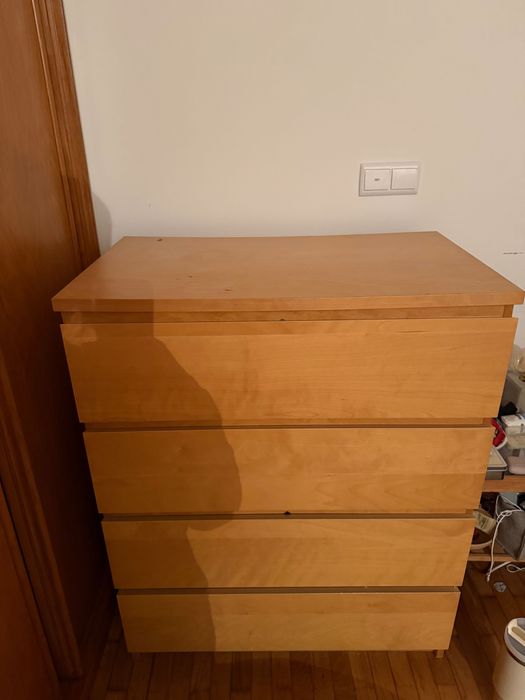 Cómoda MALM IKEA - 4 gavetas deslizantes