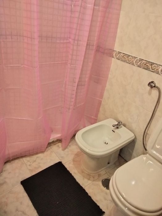 Alugo quarto para solteiro