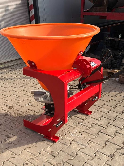 Rozsiewacz lejek różne pojemności przystawka sadownicza hydraulika