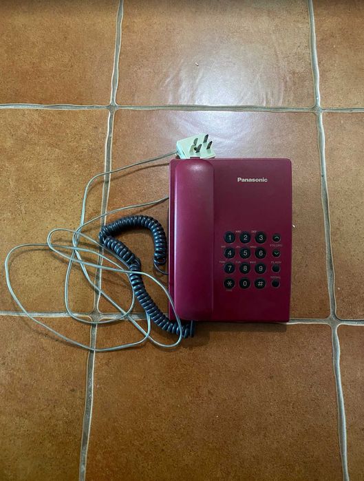 Телефон Panasonic KX-TS2350UAR