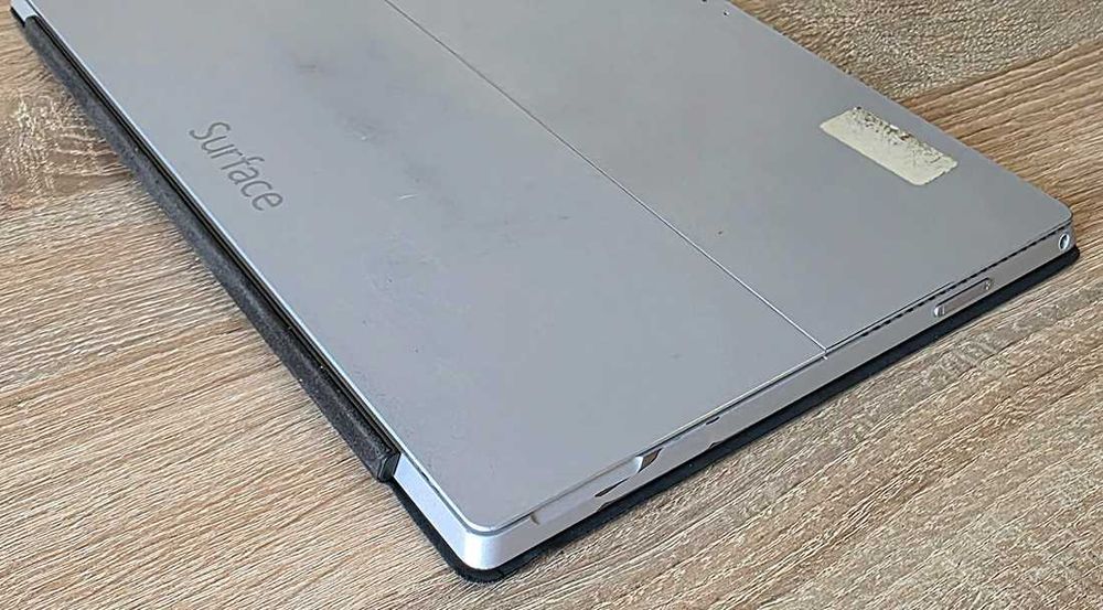 Microsoft Surface Pro 3, i7-4650U, 8 GB RAM, SSD 256 GB