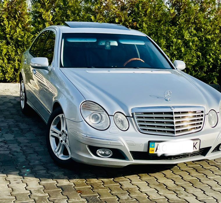 Мерседес є 211  220 cdi.