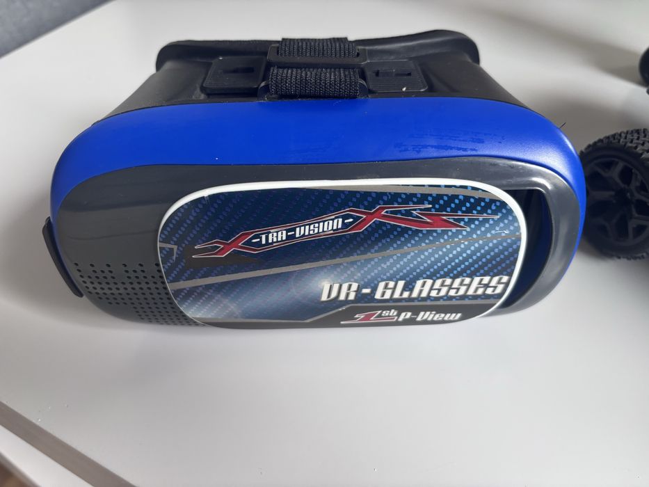 Zdalnie sterowany samochód z kamerą, goglami VR i uchwytem na tekefon