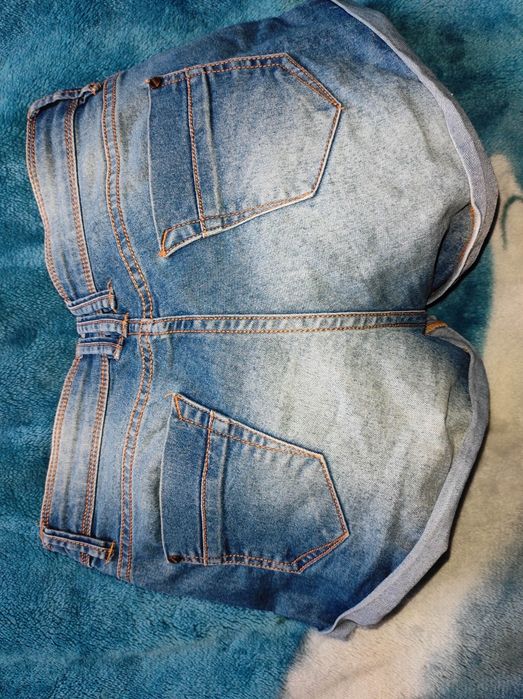 Krótkie spodenki jeansowe r. 34 XXS Terranova