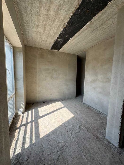 Продається Дуплекс готовий до ремонту з гаражем та бічною ділянкою