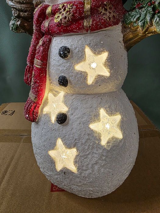 Figurka świąteczna 38 cm bałwanek z ptaszkami LED dekoracja