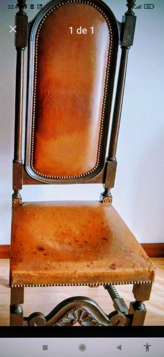 Cadeiras em couro estilo clássico