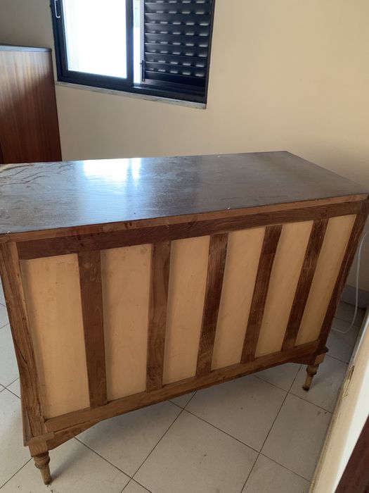 Comoda antiga com espelho