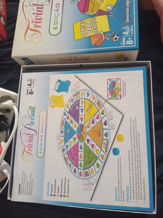 Jogo de Mesa Trivial Pursuit Edição Família