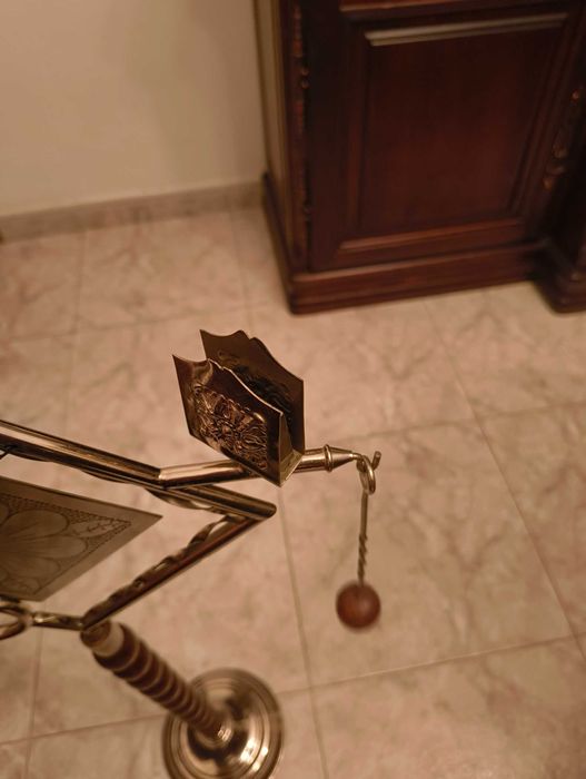 Cinzeiro de pé para sala usado