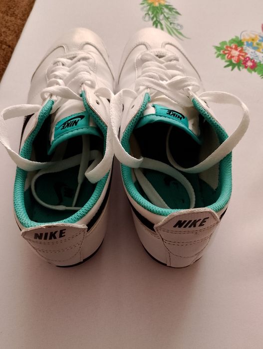 Buty sportowe damskie Nike rozmiar 38,5 wkładka 23