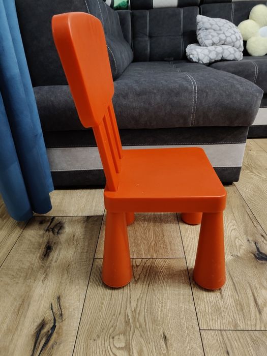 Krzesełko dziecięce Ikea Mammut czerwone