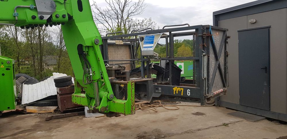 Usługi ładowarką z operatorem Wynajem ładowarek Merlo, Usługa Zwyżką