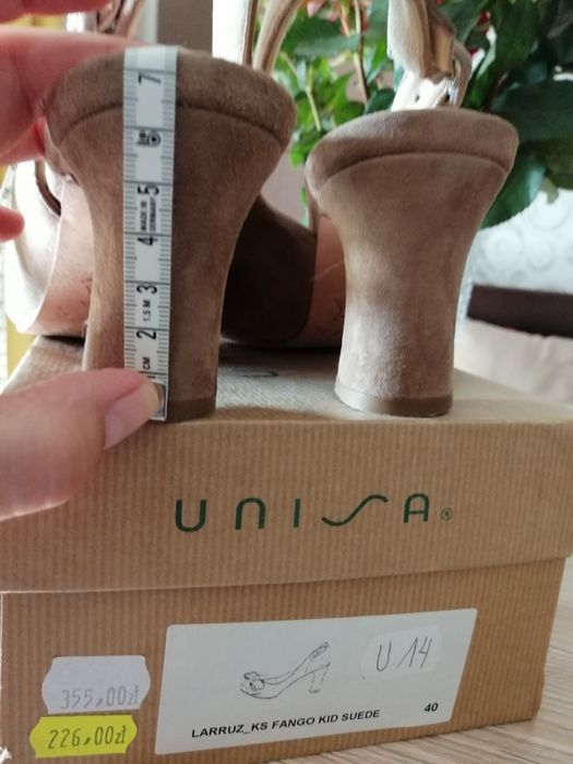 Sandały hiszpańskiej firmy UNISA.