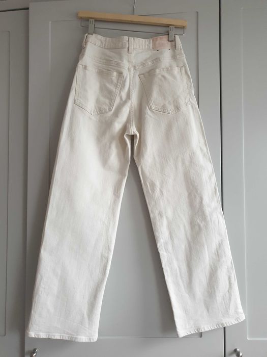 Białe kremowe spodnie dżinsowe jeansy kuloty culotte Weekday 34 26