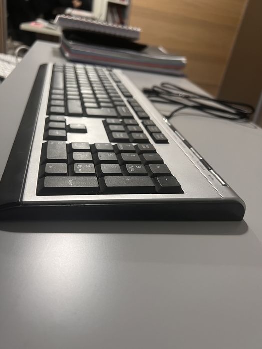 Teclado para PC ou Mac - cinza e preto- marca Clasus