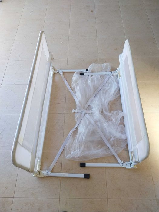 Barreira de cama dobrável branca