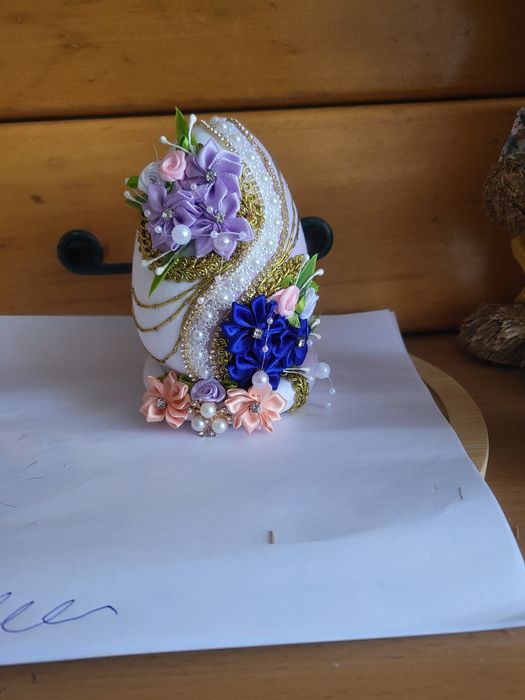 Ozdobne ręcznie robione jajko