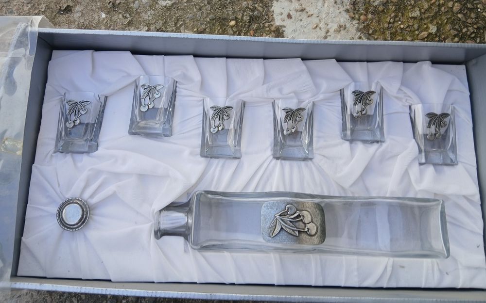 4 conjuntos (28 peças no total) antigos Ardeco 95% estanho garrafas copos ga