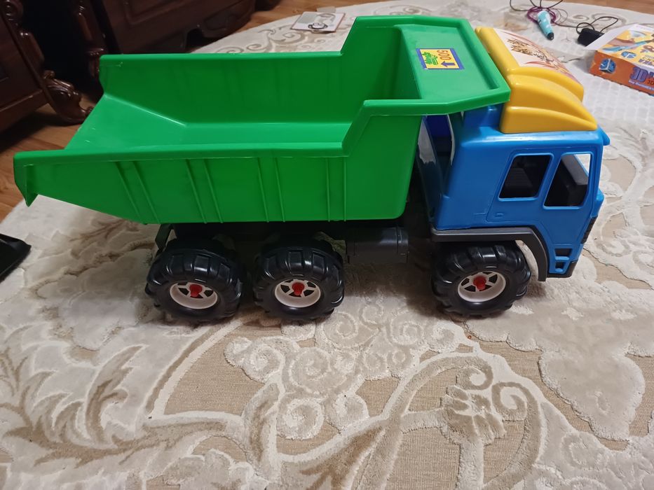 Продам детский грузовик