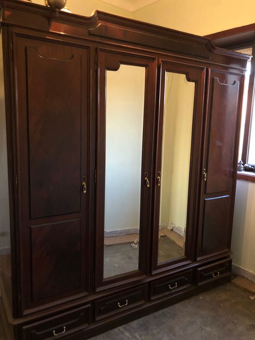 Armário de Madeira Vintage