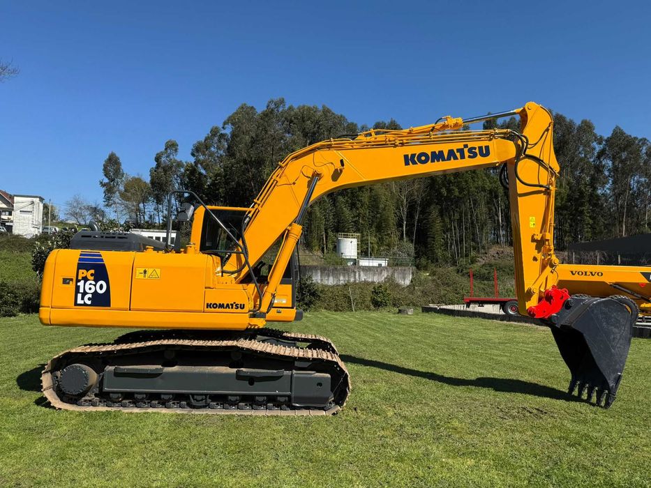 Escavadora Komatsu PC 160 LC-8