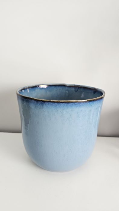 Ceramiczna niebieska doniczka osłonka