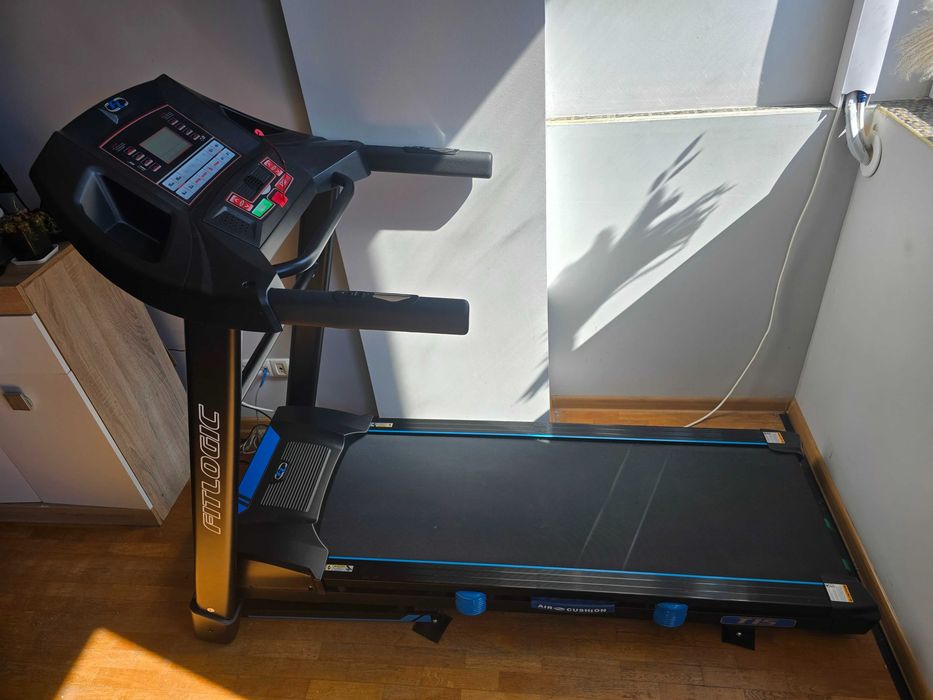 Бігова доріжка FitLogic T15